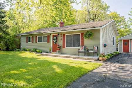 6317 Woodsdale Dr Grand Blanc Twp, MI 48439