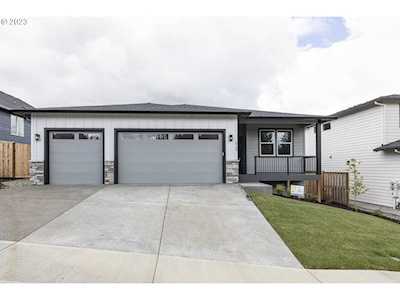 1748 NE Gilbert LN Estacada, OR 97023