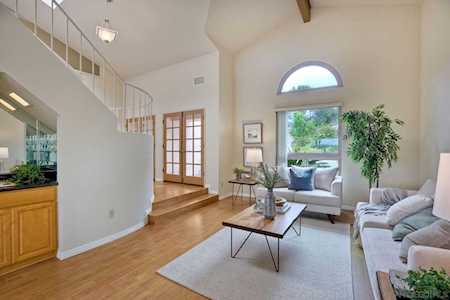 17860 Creciente Way San Diego, CA 92127