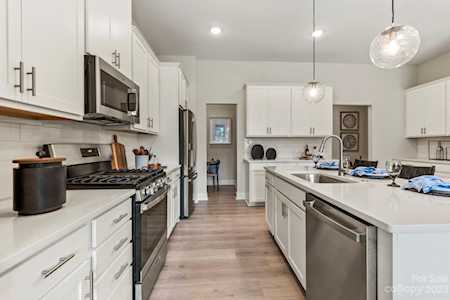 8916 Morning Mist Rd Harrisburg, NC 28215