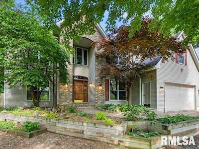 2910 Pleasant Ridge Ct Bettendorf, IA 52722