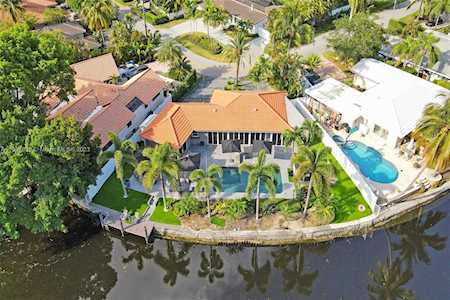1756 NE 34th St Oakland Park, FL 33334