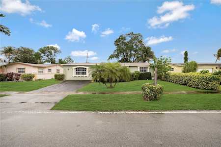 3960 NW 34th Ter Lauderdale Lakes, FL 33309