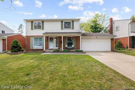 14427 Melrose St Livonia, MI 48154