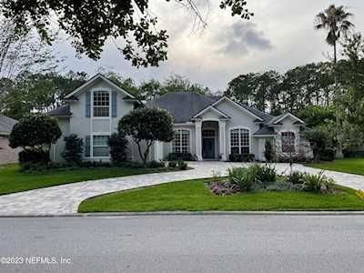8674 Autumn Green DR Jacksonville, FL 32256