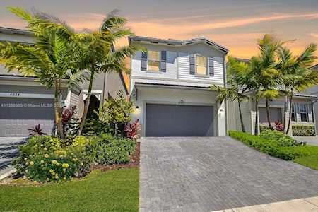 4932 NW 48th Ter Tamarac, FL 33319