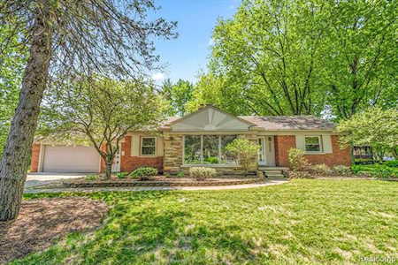 30425 Lyndon St Livonia, MI 48154
