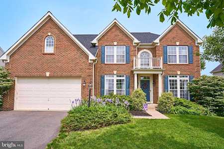 32 Houser Dr Lovettsville, VA 20180