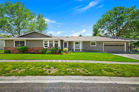 1215 E Cerramar Ct Eagle, ID 83616