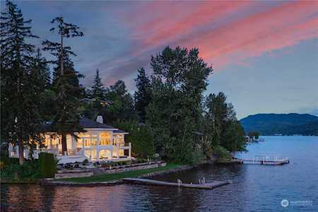 2005 E Lake Sammamish Place SE Sammamish, WA 98075