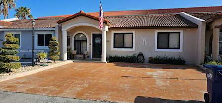 7551 NW 173rd Ln Hialeah, FL 33015
