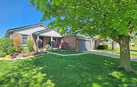 1670 Heritage Dr Canton Twp, MI 48188