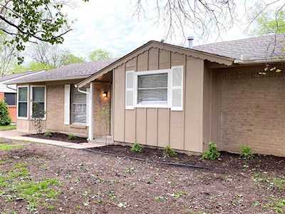 717 SW Sunnybrook Drive Burleson, TX 76028