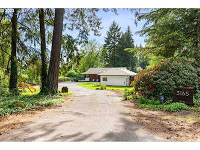 3165 SW Underwood DR Portland, OR 97225