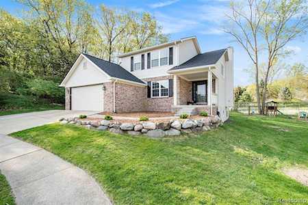 749 Plumtree Ln Fenton, MI 48430