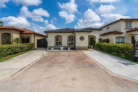 8137 NW 199th Ter Hialeah, FL 33015