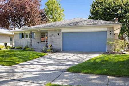 14928 Knolson St Livonia, MI 48154
