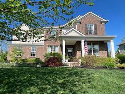 1643 S Hickory Ridge Canton Twp, MI 48187