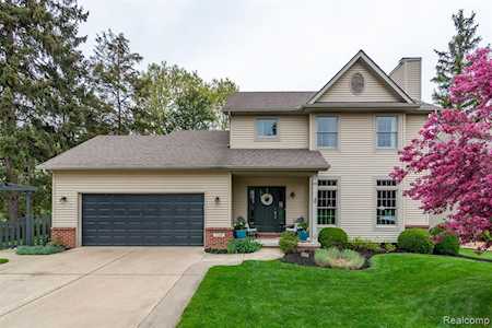1360 Seward Dr Brighton, MI 48116