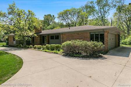 25501 Edgemont Dr Southfield, MI 48033