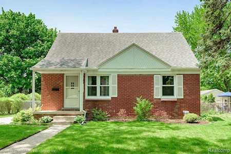 9637 Cardwell St Livonia, MI 48150