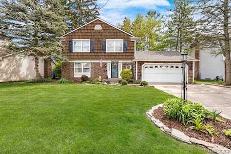 14154 Edgewood St Livonia, MI 48154
