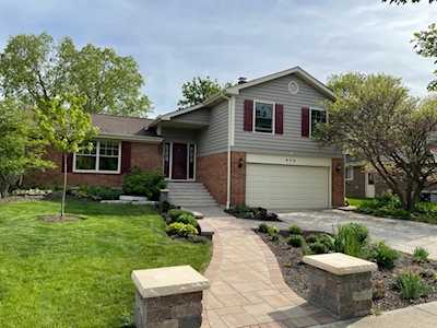 574 Queenswood Ln Wheaton, IL 60189