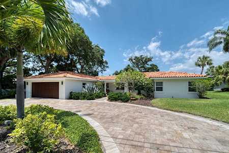 3121 Sunset Dr Belleair Bluffs, FL 33770