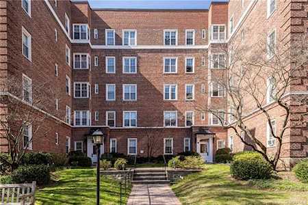 3 Midland Gardens #2G Bronxville, NY 10708