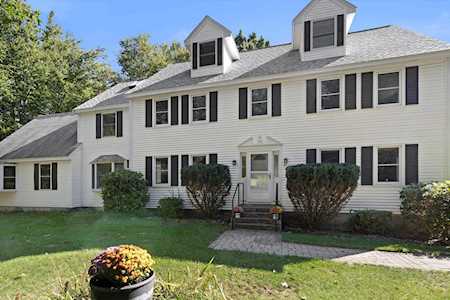 40 Alexis Ln Hampton Falls, NH 03844