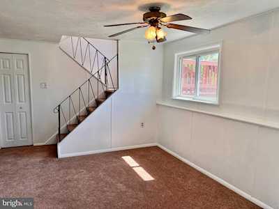19 Dunsinane Dr New Castle, DE 19720