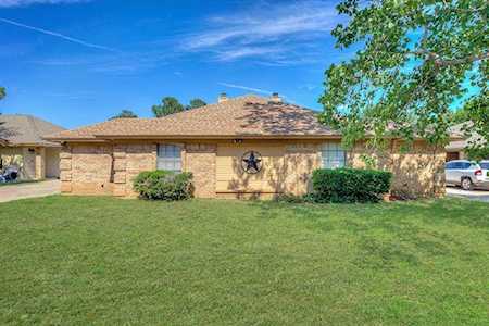 5211 Wild West Drive Arlington, TX 76017