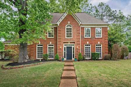 110 Plantation Woods Cv Memphis, TN 38018