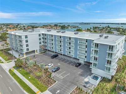 415 Island Way #304 Clearwater, FL 33767