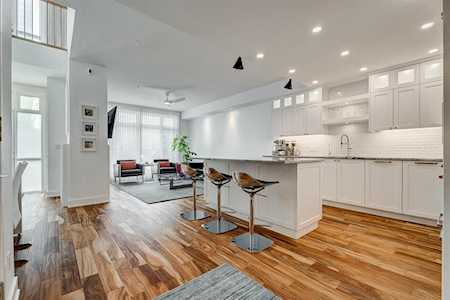 660 Eau Claire Ave SW #102 Calgary, AB T2P 5K3