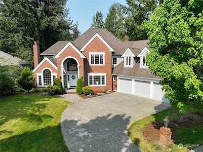 18106 NW Montreux Dr Issaquah, WA 98027
