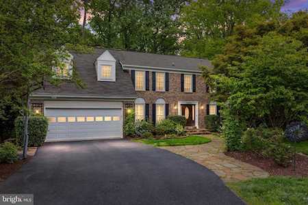 10300 Dunn Meadow Rd Vienna, VA 22182