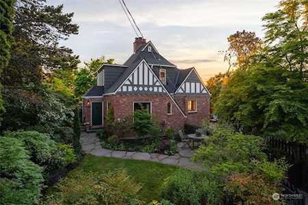 7237 Ledroit Ct SW Seattle, WA 98136