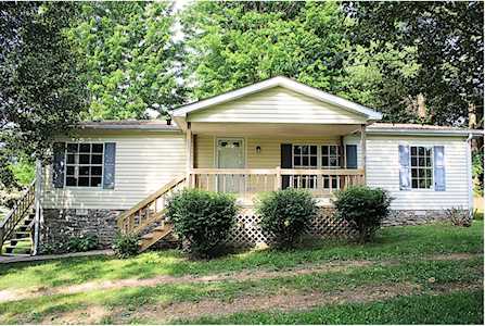 1512 Old Highway 31 E Westmoreland, TN 37186