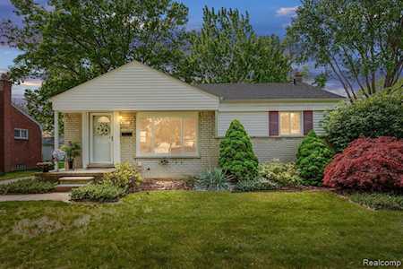 9871 Doris St Livonia, MI 48150