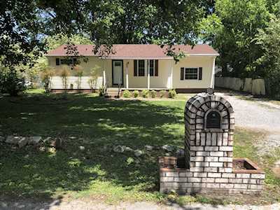 421 Oakwood Rd Tullahoma, TN 37388