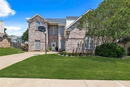 6821 Greenleaf Drive North Richland Hills, TX 76182