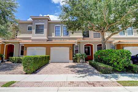 176 W Astor Circle Delray Beach, FL 33484