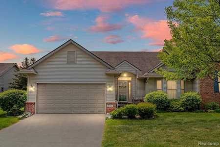 6192 Mountain Laurel Dr Brighton, MI 48116