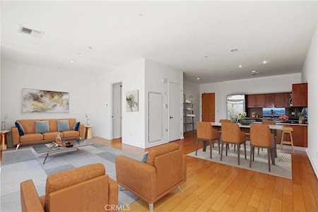 801 S Grand Ave #2212 Los Angeles, CA 90017