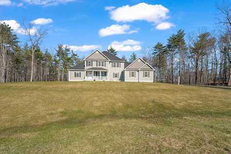 43 Walnut Hill Dr Hooksett, NH 03106