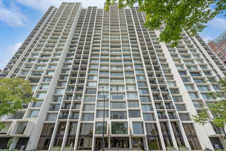 3200 N Lake Shore Dr #1008 Chicago, IL 60657
