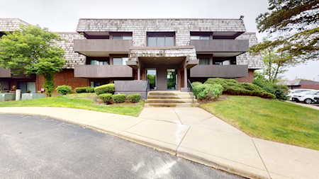 525 Timber Ridge Dr #105C Carol Stream, IL 60188