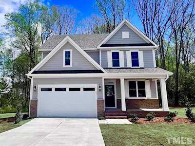 807 Thomas Falls Court Fuquay Varina, NC 27526