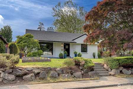 2105 Wolfe Place W Seattle, WA 98199